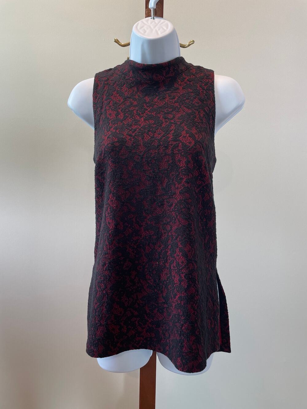 Michael Kors Mock‑Neck Sleeveless Top Size L Red Black Lace Overlay